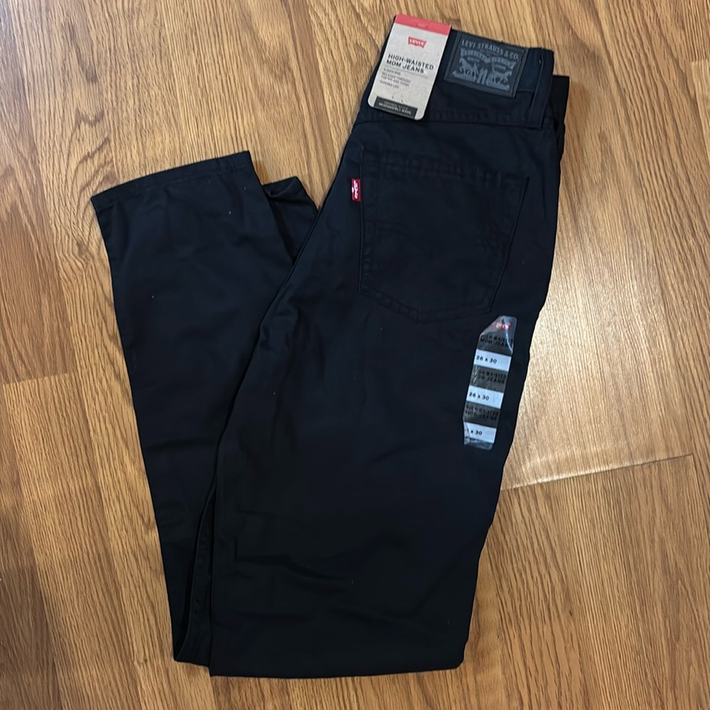 Levi’s High-Waisted Mom Jeans 26x30